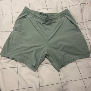 Lululemon Men’s Pace Breaker Linerless Shorts

7” length

Size: XL